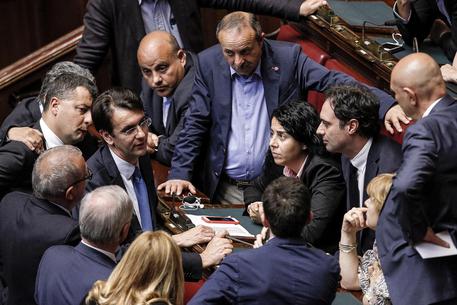 Il Governo pone la questione di fiducia sulla manovrina